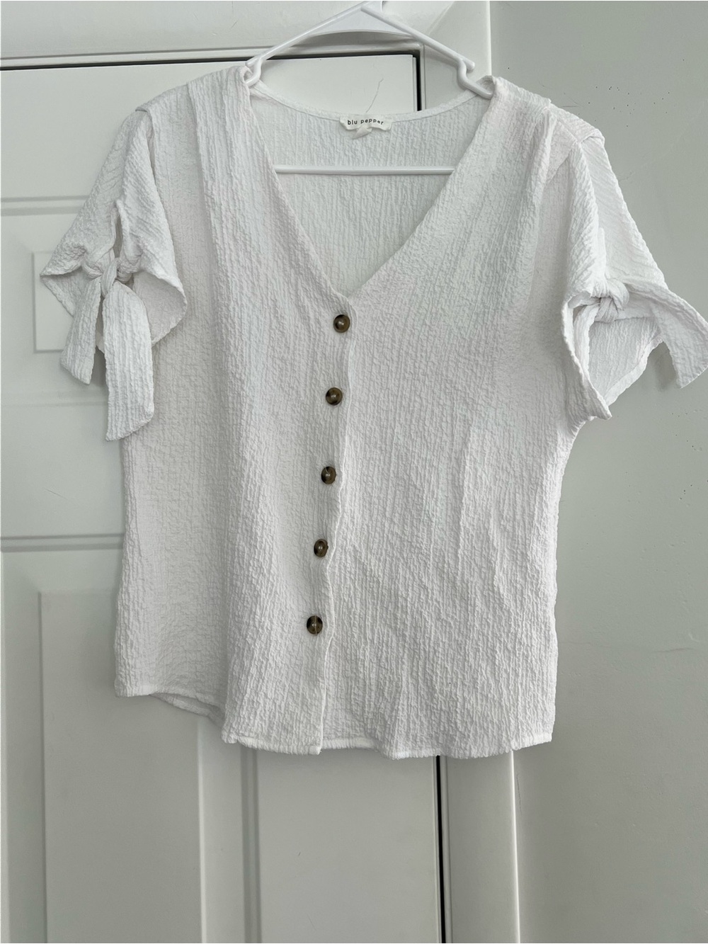 Blu Pepper White Textured V-Neck Button Front Top